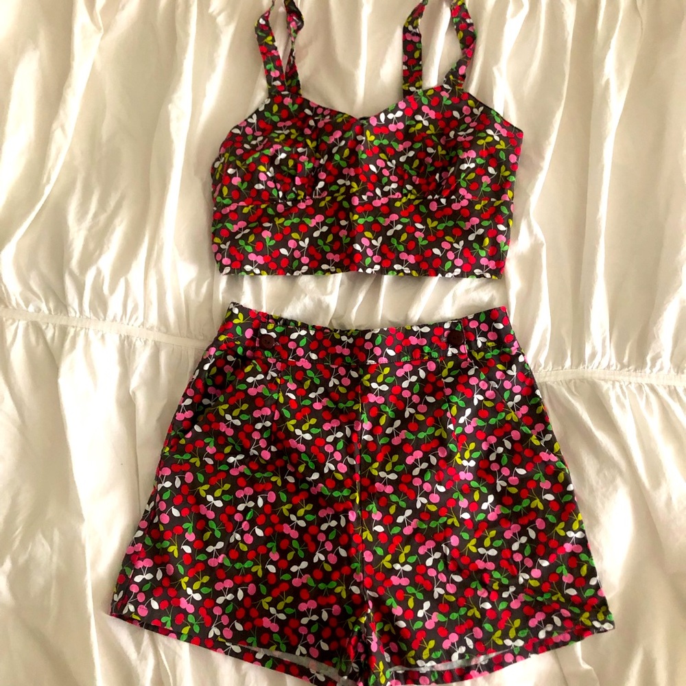 Retrolicious short set